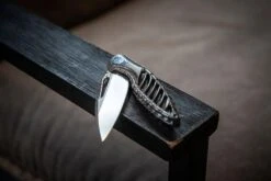 Rike Thor 6 Dark Grey Titanium, Couteau De Poche Intégral -Couteaux De Poche Soldes RKTHOR6 DG 20 sfeerfoto