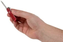 Victorinox Classic Alox Red 0.6221-20R4.KTE1 Knivesandtools Edition, Couteau Suisse -Couteaux De Poche Soldes VT0 6221 20R4 KTE1 06 victorinox