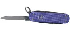 Victorinox Classic SD Alox Colours, Electric Lavender 0.6221.223G Couteau Suisse -Couteaux De Poche Soldes VT0 6221 223G 03 victorinox