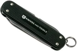 Victorinox Classic Alox Black 0.6221-23R4.KTE1 Knivesandtools Edition, Couteau Suisse -Couteaux De Poche Soldes VT0 6221 23R4 KTE1 05 victorinox