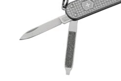 Victorinox Classic SD Precious Alox, Infinite Grey 0.6221.4031G Couteau Suisse -Couteaux De Poche Soldes VT0 6221 4031G 03 victorinox