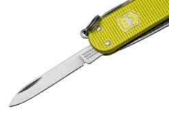 Victorinox Classic SD Alox Limited Edition 2023, 0.6221.L23 Electric Yellow, Couteau Suisse 9 Victorinox Classic SD Alox Limited Edition 2023, 0.6221.L23 Electric Yellow, Couteau Suisse -Couteaux De Poche Soldes VT0 6221 L23 03 victorinox