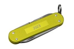 Victorinox Classic SD Alox Limited Edition 2023, 0.6221.L23 Electric Yellow, Couteau Suisse 11 Victorinox Classic SD Alox Limited Edition 2023, 0.6221.L23 Electric Yellow, Couteau Suisse -Couteaux De Poche Soldes VT0 6221 L23 05 victorinox
