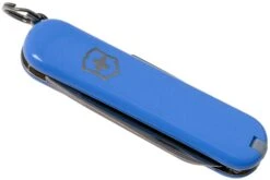 Victorinox Classic SD Colours, Summer Rain 0.6223.28G Couteau Suisse -Couteaux De Poche Soldes VT0 6223 28G 04 victorinox