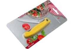 Victorinox SwissClassic Couteau à Légumes Pliant Dentelé Jaune, 6.7836.F8B -Couteaux De Poche Soldes VT6 7836 F8B 07 victorinox